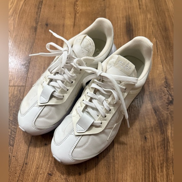 Nike Air Max Pre-Day Women’s Sneakers- size 7- excellent used condition - Picture 2 of 8